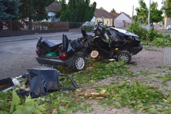 Megrázó fotókon a sarkadi halálos baleset