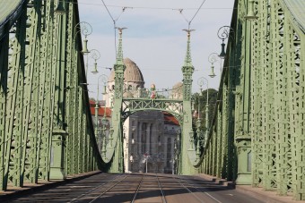 Lezárják a Szabadság hidat Budapesten