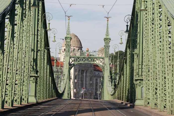 Lezárják a Szabadság hidat Budapesten