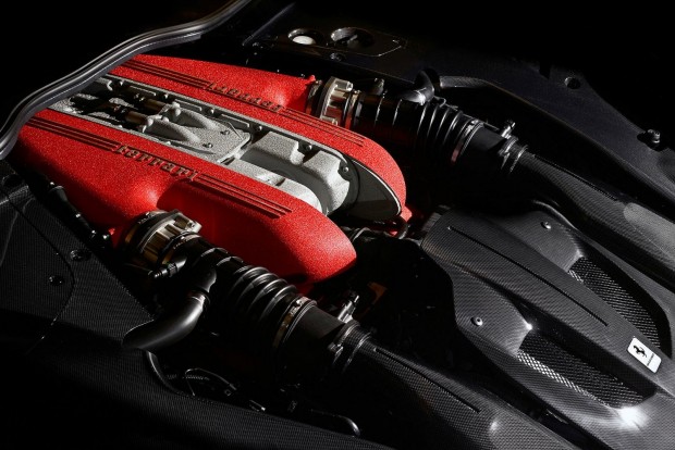 A Ferrari letúrta a Fordot a csúcsról 9 Az év motorja 4.0 liter fölött Titánok csatája: 6.3 V12 a Ferrari F12 tdf-ből, 5.2 V10 az Audi R8-ból, AMG 5.5 V8 a 63-as modellekből