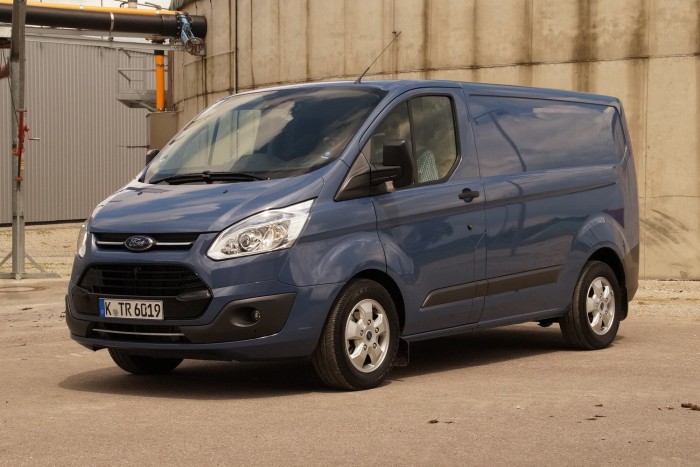 Ergonómiailag nem tökéletes és valahogy olyan bumfordi is szegény