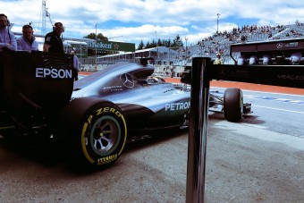 F1: Durva balesettel indult a hétvége