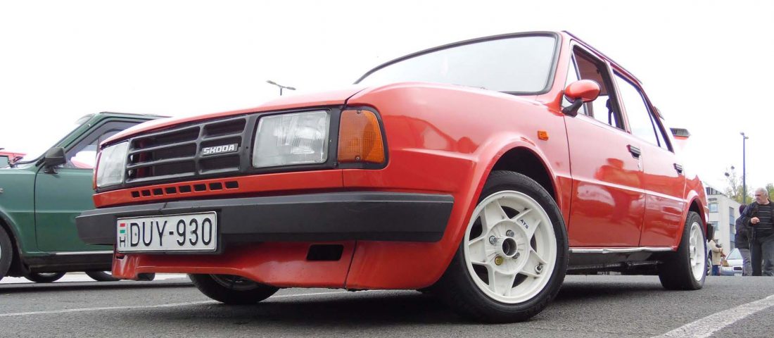 Ártalmatlannak tűnik, de ez Skoda 120L letépi a fejed