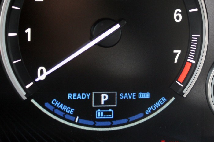 Gyenge a rekuperáció, nehéz fékezésekből és lassításokból feltornászni a töltöttséget