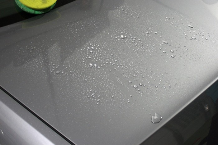 Amíg így lepergeti a vizet a viasz, nem kopott le a védőréteg