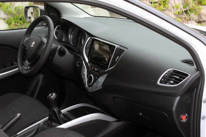 Nincs baj a minőségérzettel, a kisautók között a Baleno belső tere rendben van