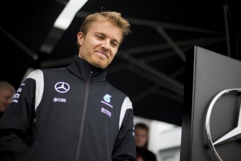 F1: Szorul a hurok, de Rosberg nem változtat