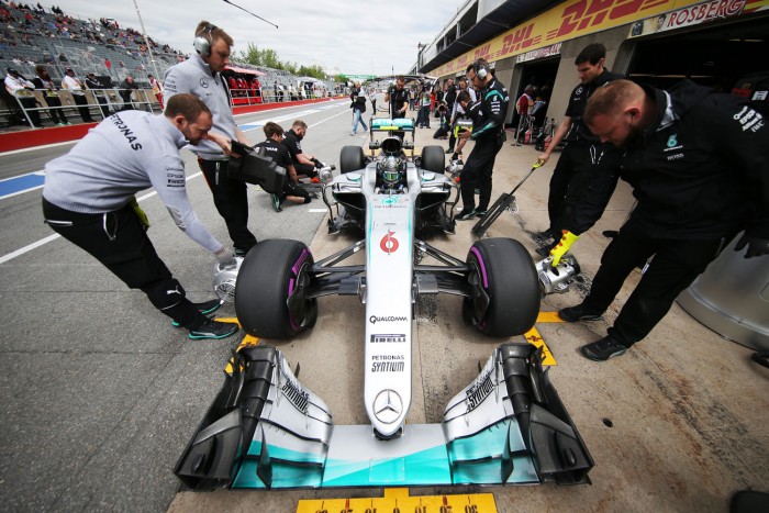 F1: Rosbergnek gondjai vannak a gumikkal