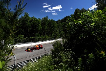 F1: Óriási hátrányban a Red Bull Bakuban?
