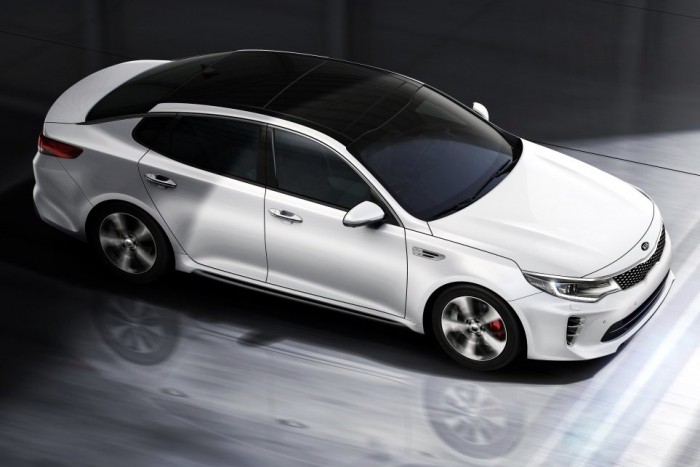 Ezek most a legjobb családi autók 5 Legjobb szedán: Kia Optima Akár hibrid kivitelben is megvásárolható, de GT sportverzióban is létezik az elődjére erősen emlékeztető négyajtós
