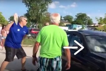 Betörte a kocsi ablakát, hogy kimentse a kutyát