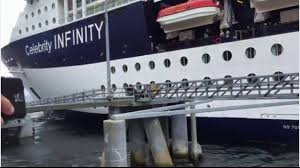 Kikötőnek ütközött a hatalmas luxushajó