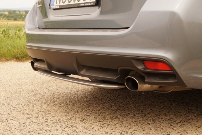 Micsoda? Levorg? Hát az meg mi? Valami cetféle? 6 A légies spoiler az STi-nél készült, felára százezres nagyságrendű tétel - elöl, hátul külön-külön