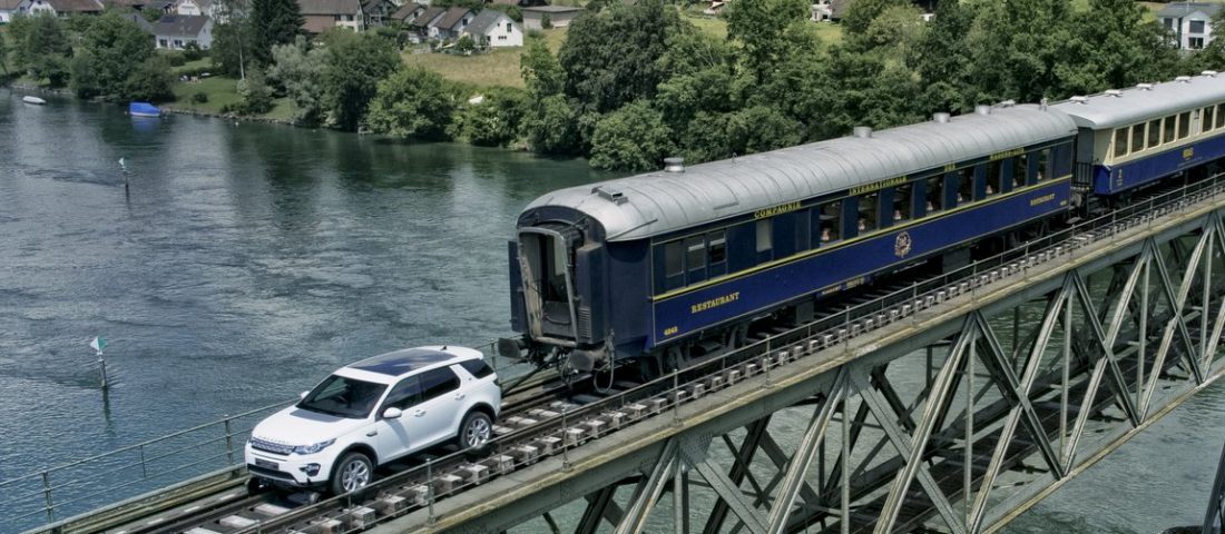 100 tonnát húzott el az önjáró Land Rover