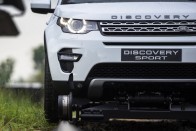 100 tonnát húzott el az önjáró Land Rover 10