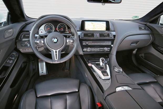 BMW vagy Audi jobb 600 lóerővel? 5 Az alapfelszereltség része a Head-up Display