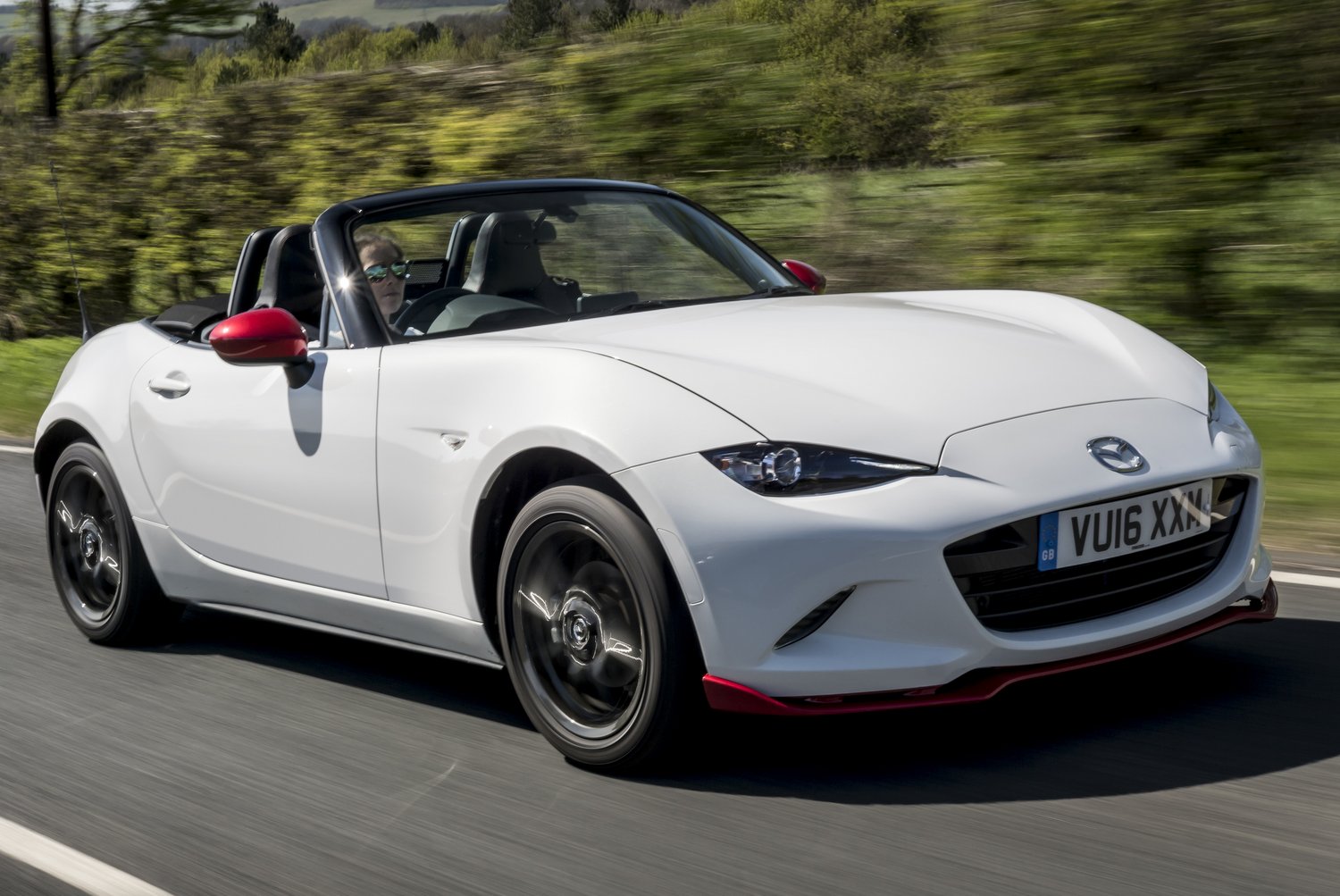 Különkiadással bonyolít a Mazda MX-5 7