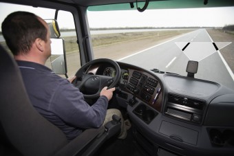 Zseniális reklámmal hirdeti új technológiáját a Mercedes