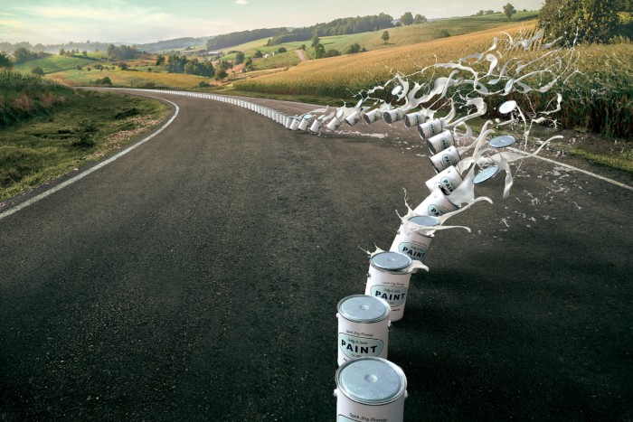 Zseniális reklámmal hirdeti új technológiáját a Mercedes 1 | Vezess Telligent Lane Assist