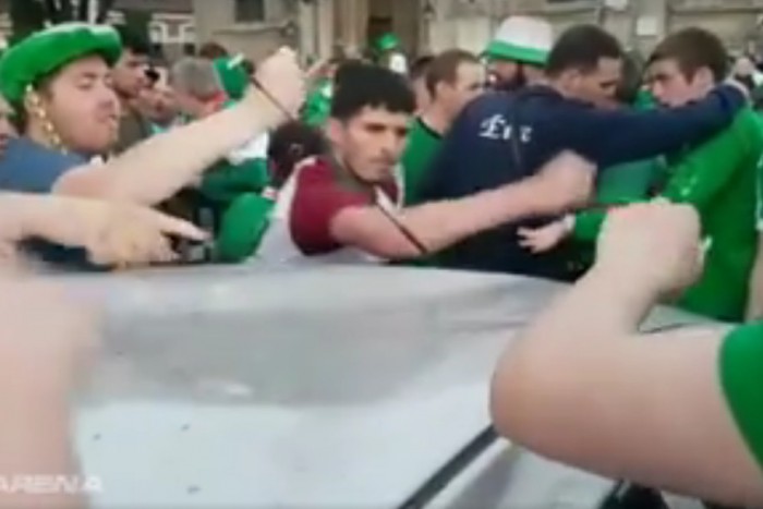 Ököllel vertek egy autót a szurkolók az Eb-n