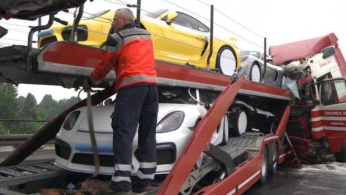 porsche-cayman-gt4-truck-accident (2)