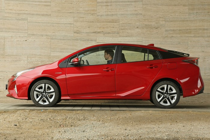 6 centivel hosszabb elődjénél, tengelytávja változatlan maradt