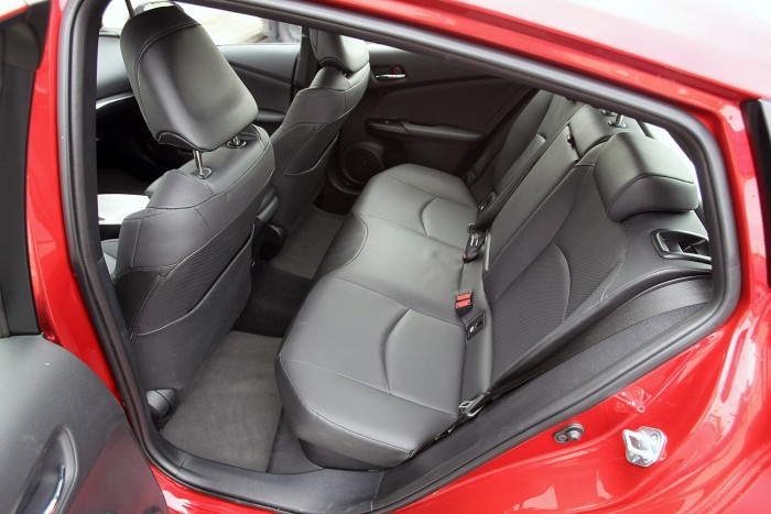 Hátul szép lassan elfogy a fejtér