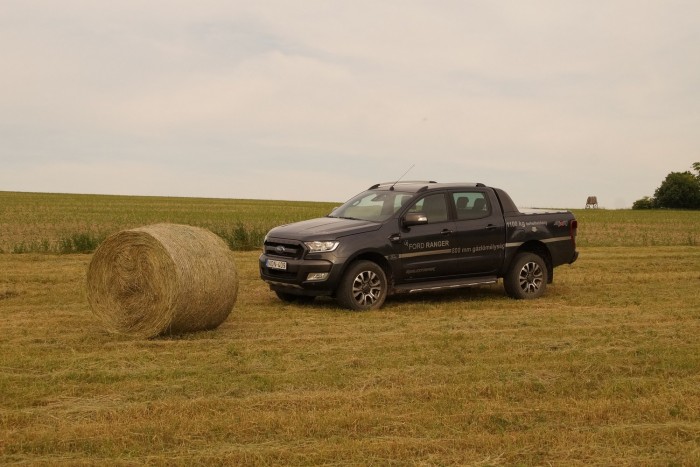 Simán hátára kaphatná a bálát, egy tonna feletti még a legnehezebb Ranger terhelhetősége is