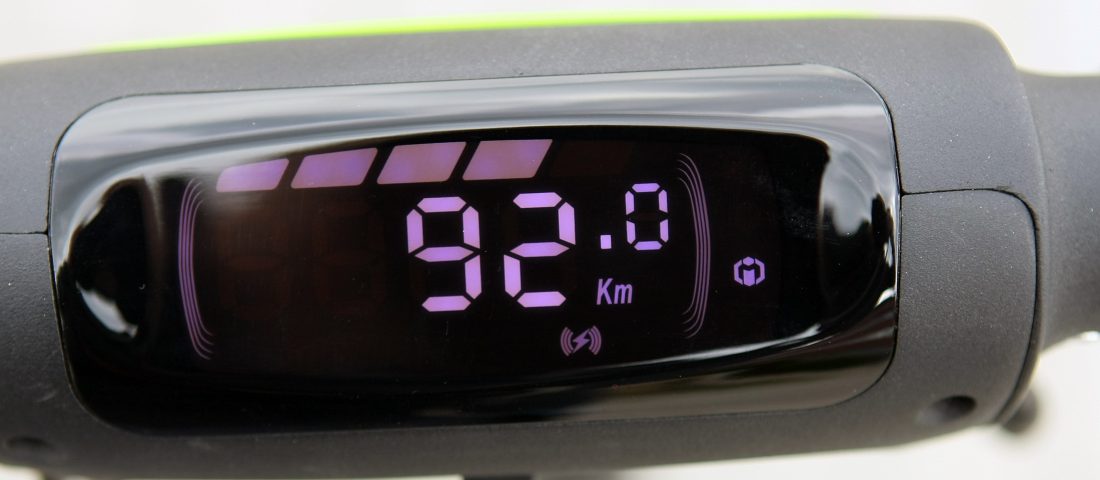 Száguldás villanyrollerrel