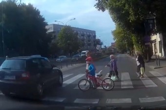 Sietett az audis, majdnem kiirtott egy családot