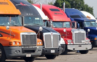 Drasztikusan csökkentenék a teherautók üzemanyag-felhasználását