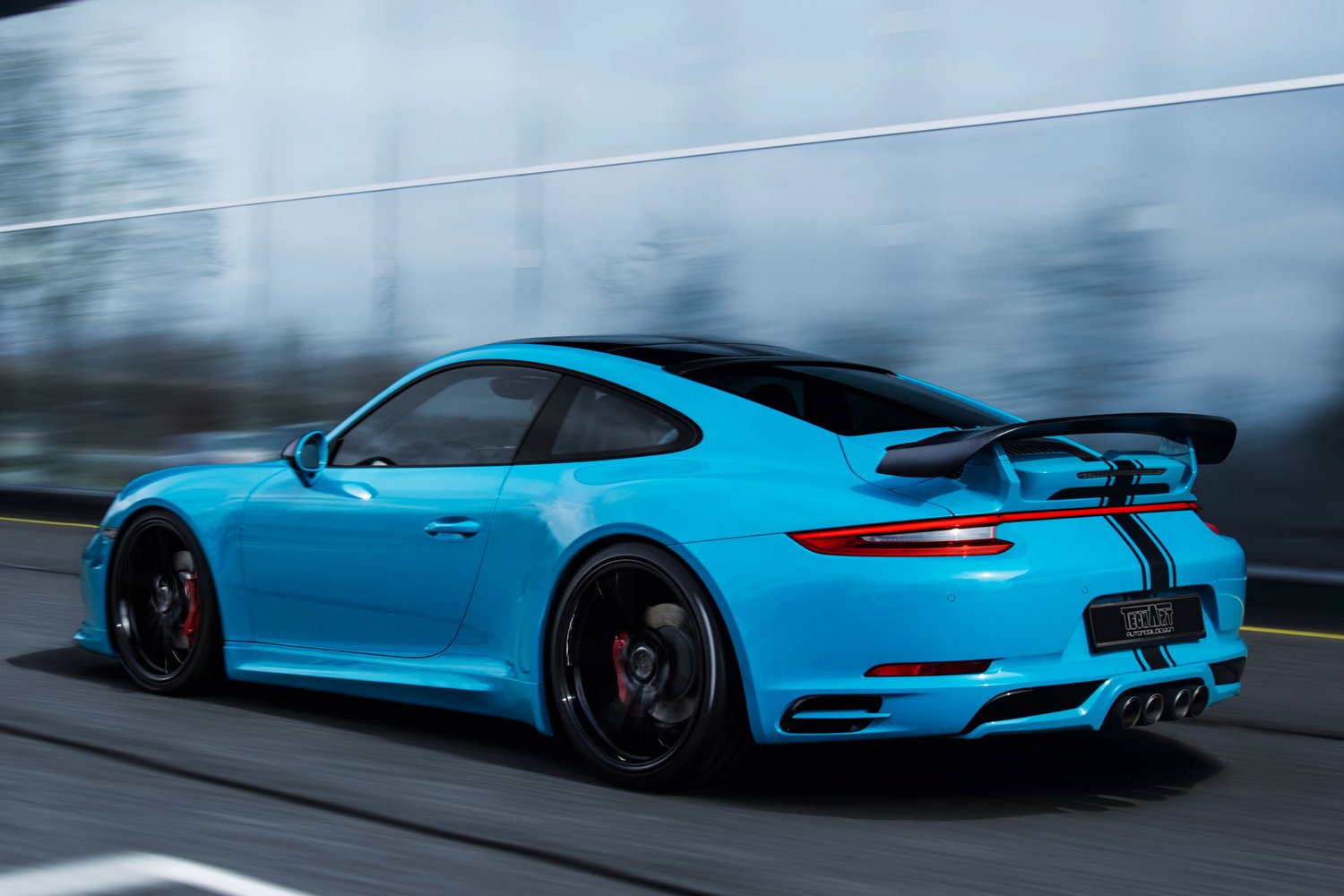 Többet is tud az új Porsche 911 8