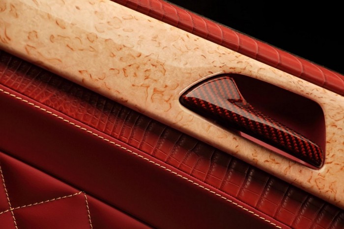 Véres krokodilba burkoltak egy Mercit 6 | Vezess topcar-gle-coupe-red-crocodile-interior-4