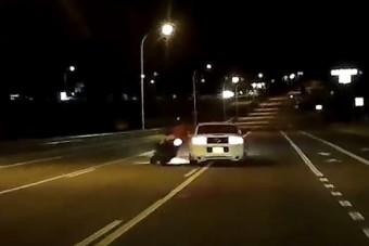 A Mustang sofőrje idegből gázolta le a motorost