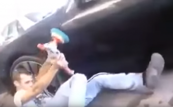 Ez a srác szó szerint elbódult a munkától