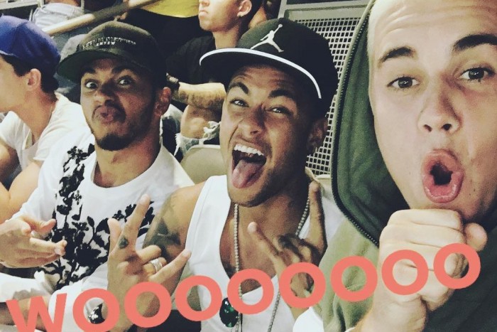 Woooo! Keményen pörgette a hétvégét Lewis Hamilton