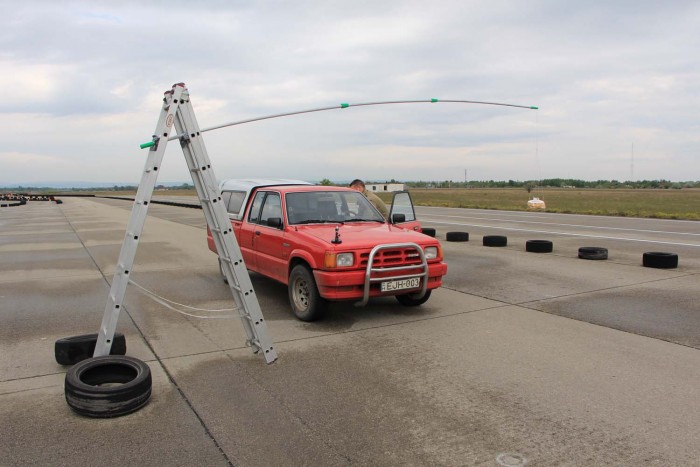 Ez történik, ha 80 km/órával elcsapunk egy tortát 1 A megvalósítás egyszerű eszközei