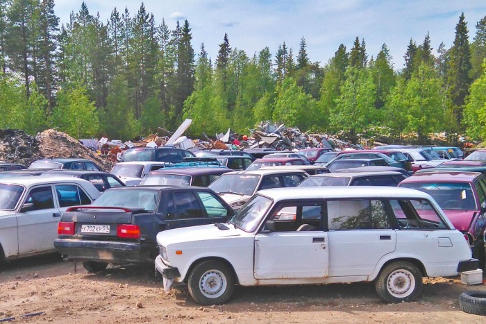 Migránsok autóit árverezik egy finn faluban 1 | Vezess 01_Salla_Auction_East_Cars