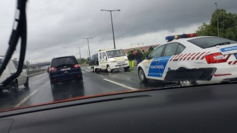 Baleset lassítja a forgalmat az M7 bevezetőn