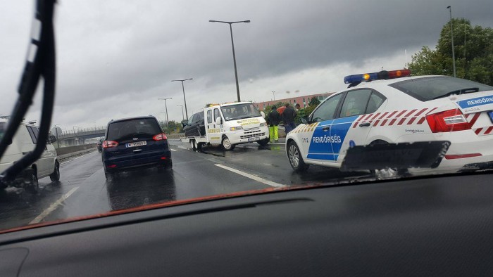 Baleset lassítja a forgalmat az M7 bevezetőn