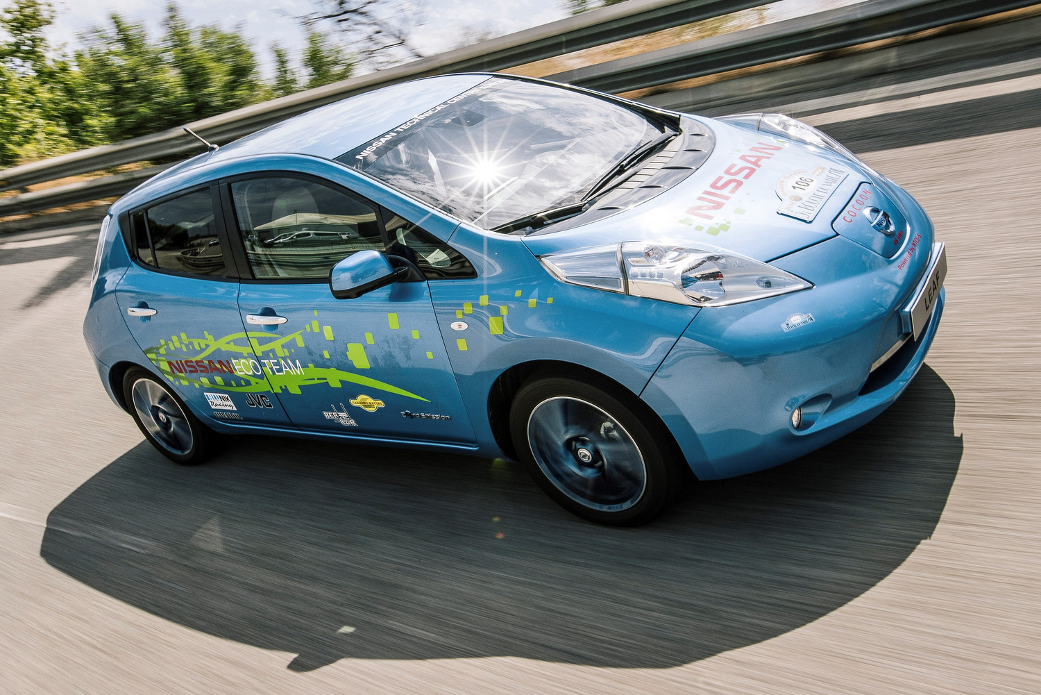 Versenyautót faragtak a Nissan Leafből 9