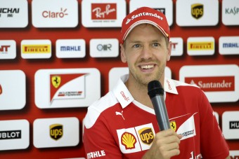 F1: Vettel csak nevet a spekuláción