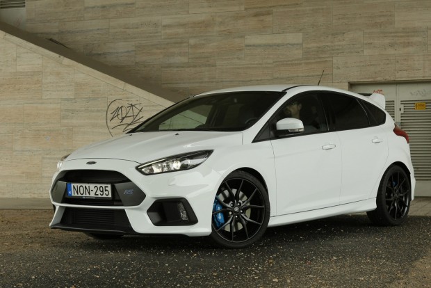 Ford Focus RS – Éleslövészet 3 A lágyabbik lengéscsillapítással egész jó a rugózási kényelem
