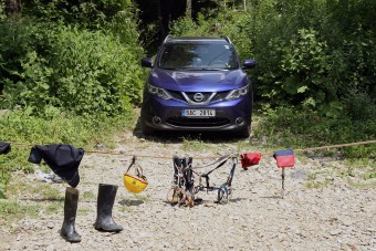 Barlangászni vittük a családi japánt