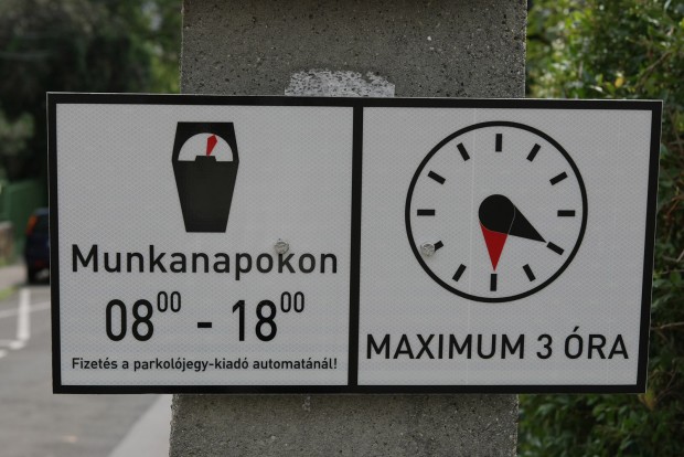 Nem kéne eltörölni Magyarországon a fizető parkolást? 1 Pont egy olyan kis óra kéne a kocsikba, a sofőr beállítja az érkezési időt és nem blokkolja pénzért egész nap a helyet
