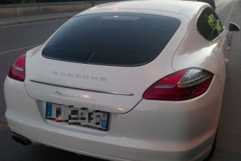 Francia rendszámmal villogott a magyar porschés