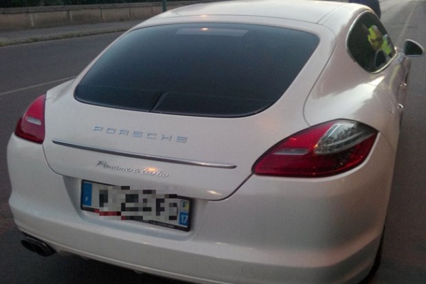 Francia rendszámmal villogott a magyar porschés