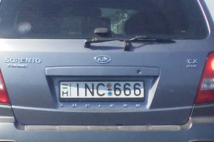 A Balatonnál fotózták az ördög rendszámát 1 | Vezess 20160702_095145