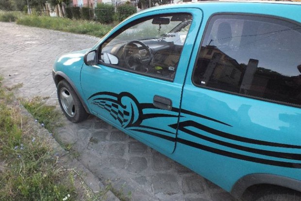 Az első utcasarkon lefulladt a lopott autóval