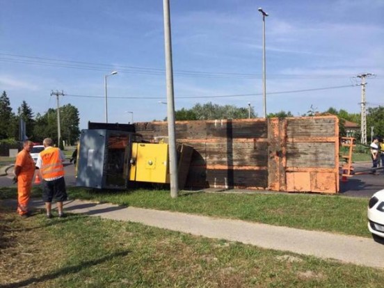 Ilyen, amikor egy úthenger felborul 1 | Vezess 2